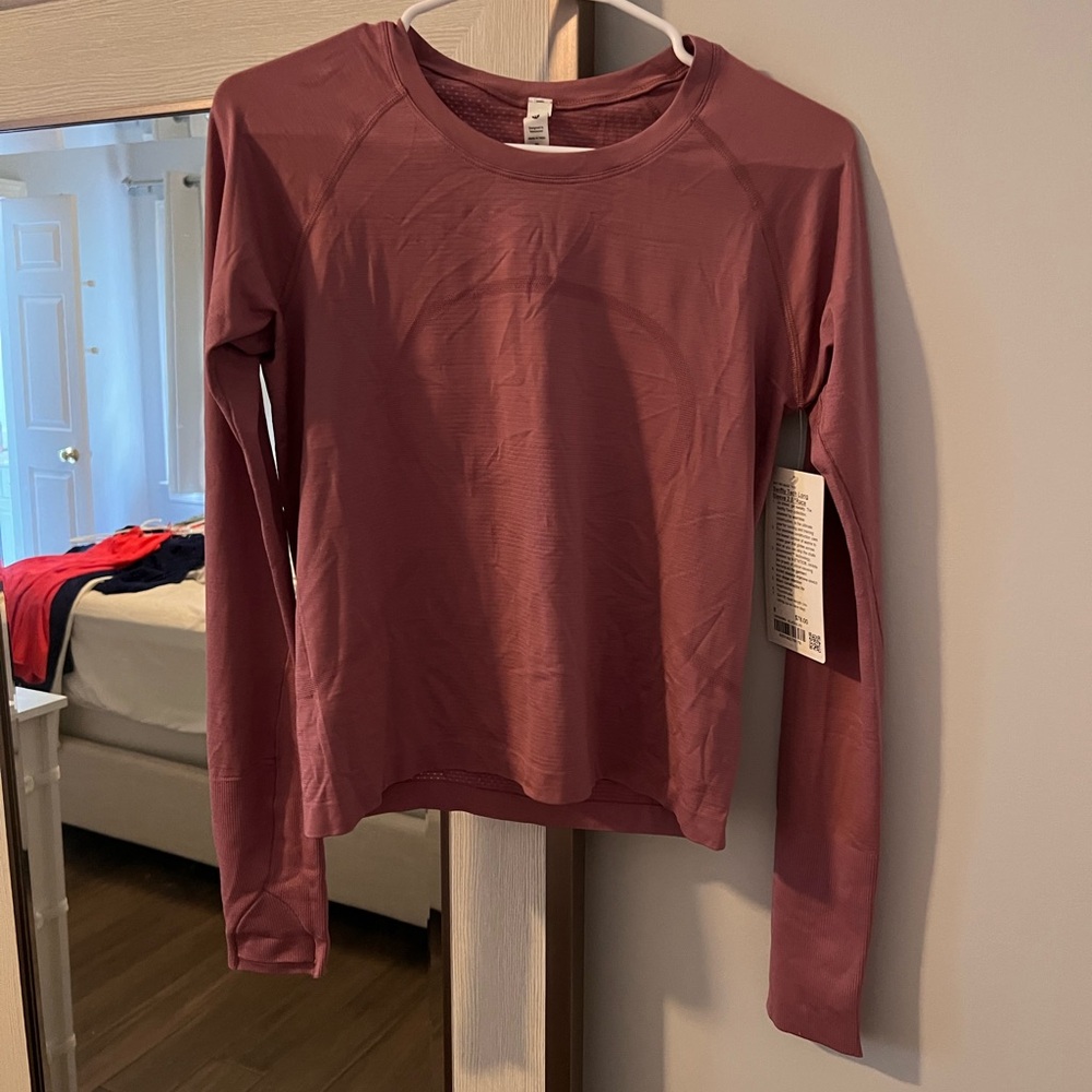 NWT Lululemon Swifty tech long sleeve size 8. Velvet Dust